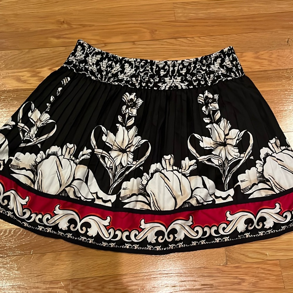 White House Black Market skirt M